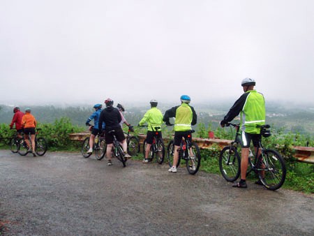 travel_laos_cycling